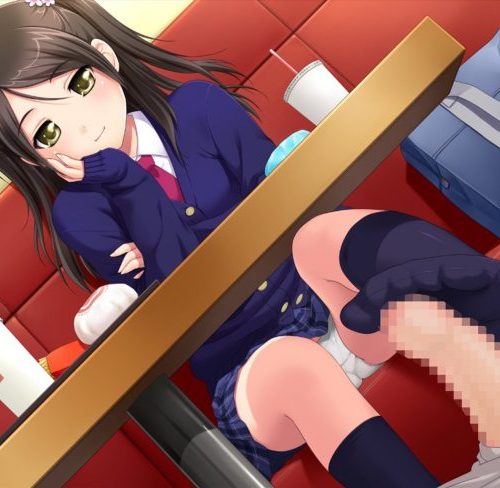 足コキでチンコをしごいているエロ同人のフルカラーエロ画像ですぅ！